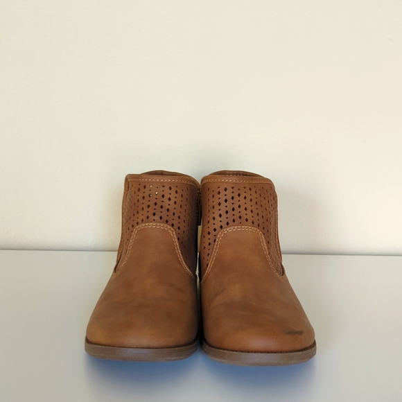 Cat & Jack Brown Fashion Booties - Picture 2 of 8